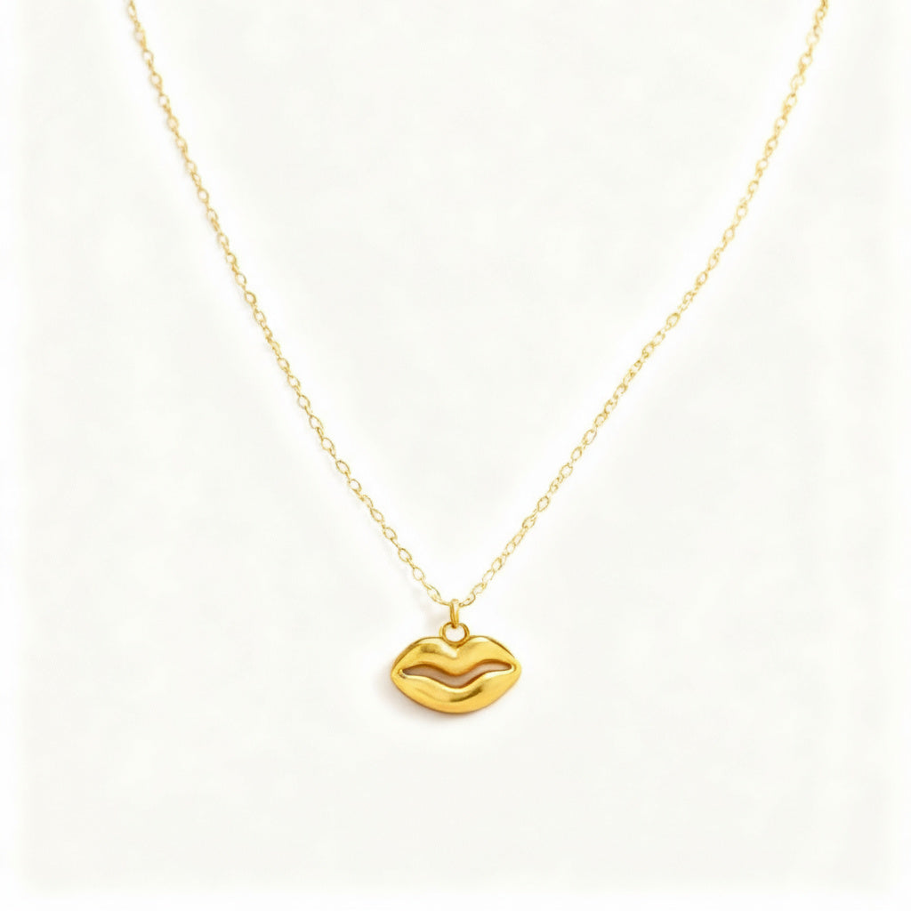 Golden Lips Pendant Necklace - B213